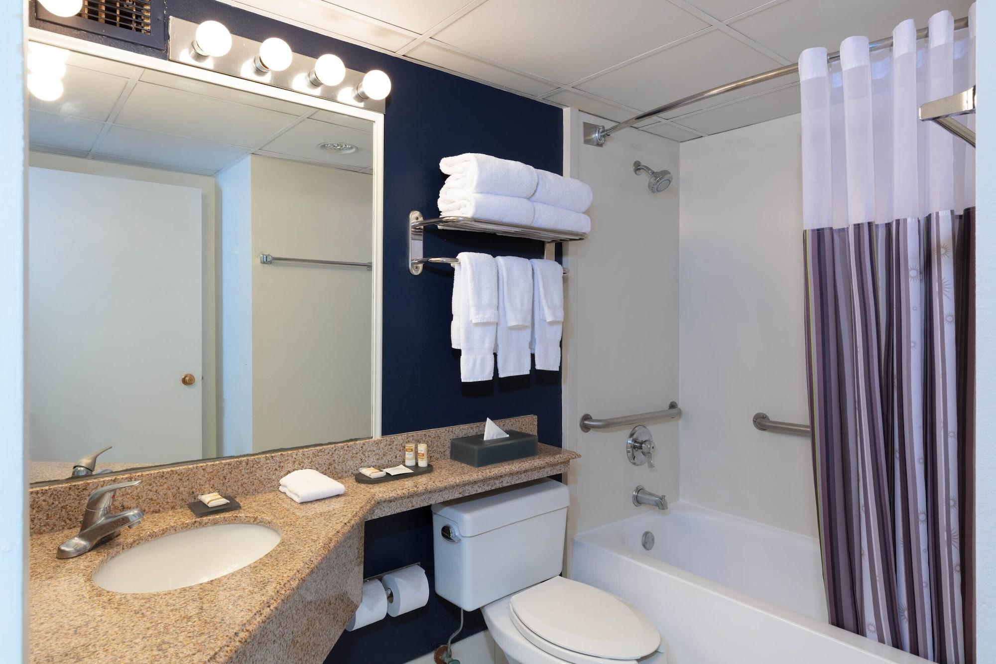 La Quinta By Wyndham Meadowlands Hotel