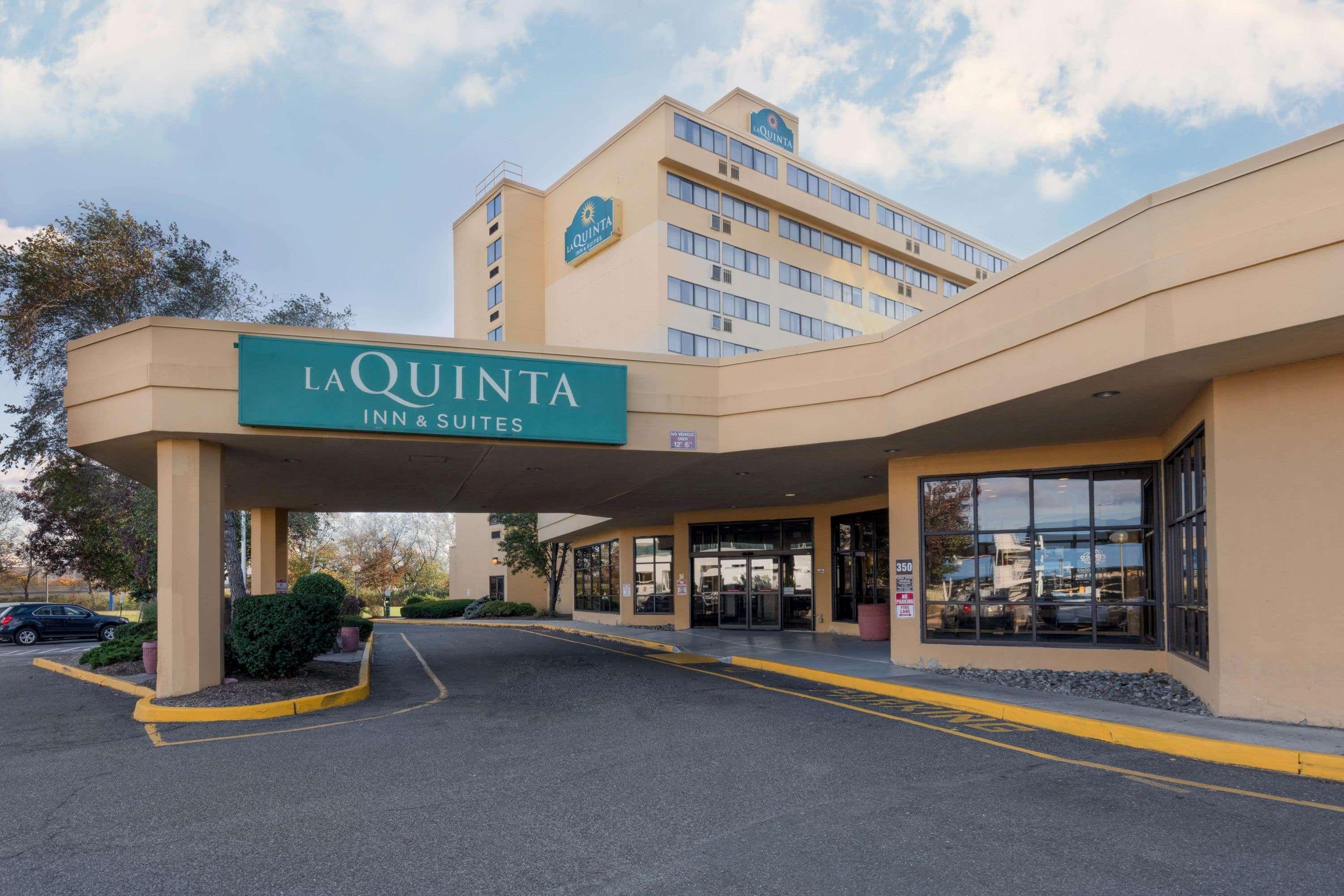 La Quinta By Wyndham Meadowlands Hotel